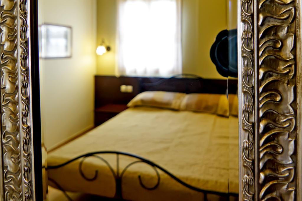 Minos Pension Rhodes City Buitenkant foto